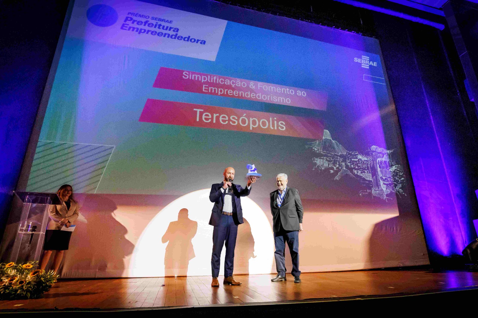 Teresópolis ganha o Prêmio Prefeitura Empreendedora na categoria Simplificação e Fomento ao Empreendedorismo
